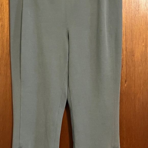 Lululemon Ribbed Softstreme Zip-Leg High-Rise Cropped Pant 25" - Picture 2 of 3